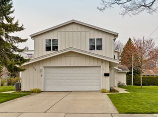 716 S Louis St, Mount Prospect, IL