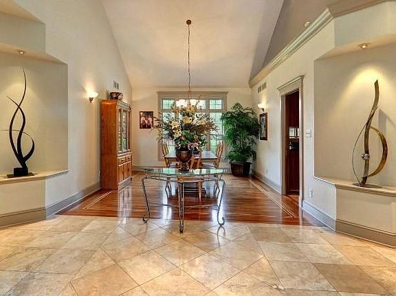 2nd image of 3795 N Southwood Dr