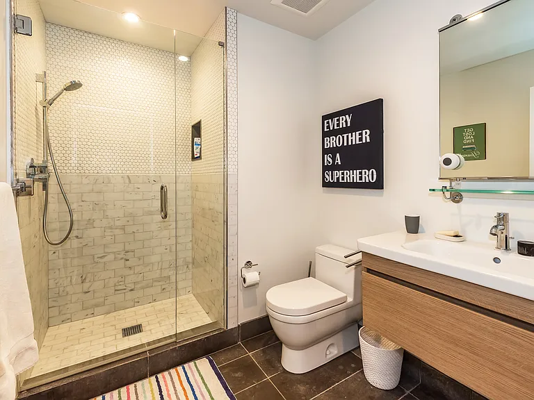 En Suite Bath 3