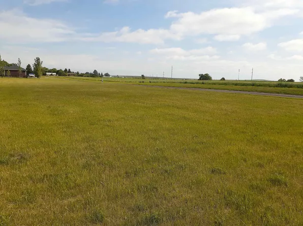 1st St, Underwood, ND 58576