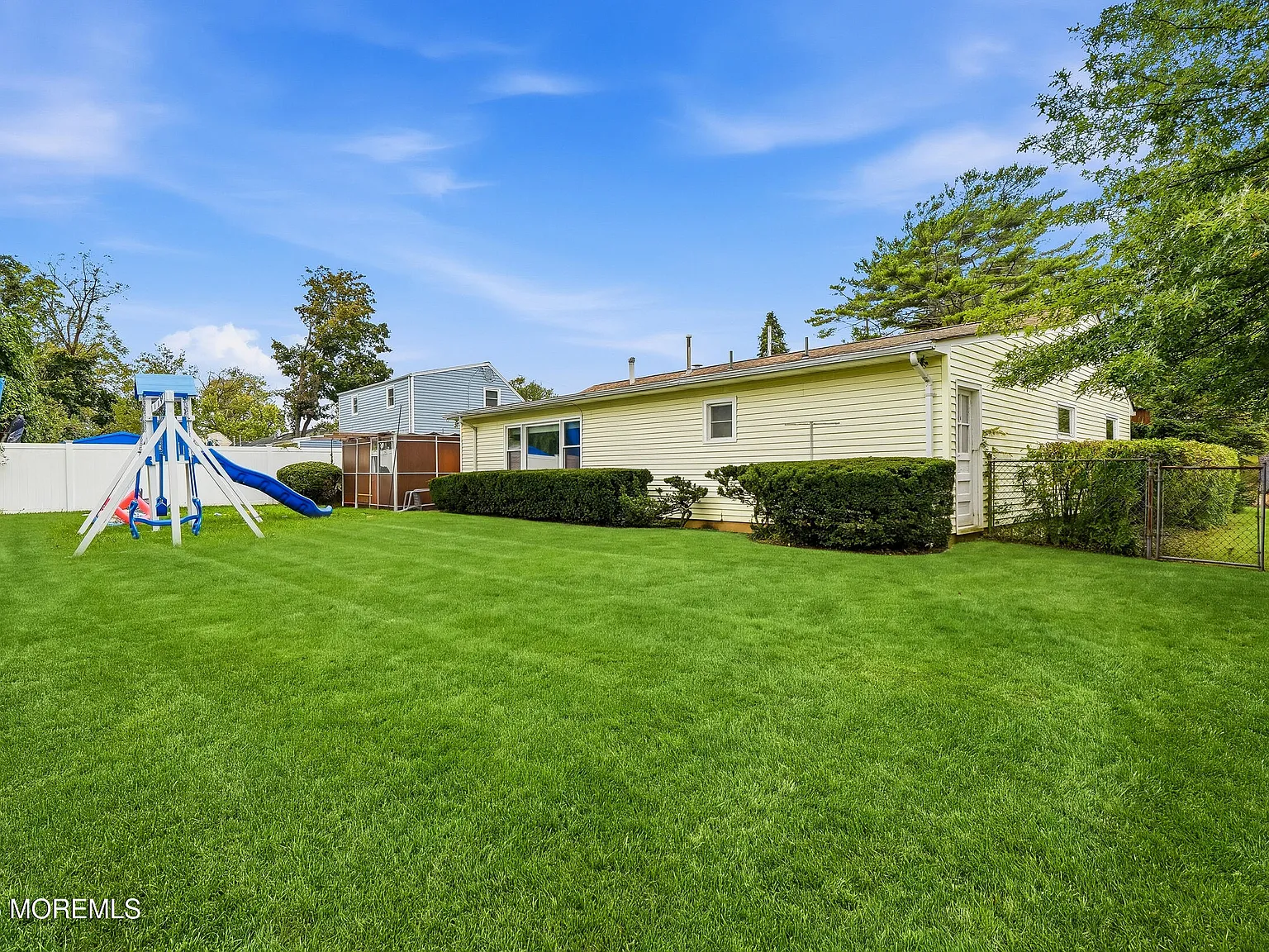 4 bed, 1879 sqft, $4,200 — Photo 3