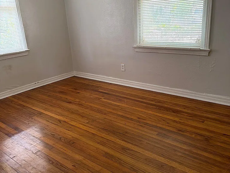 2052 W 17th St — Photo 10