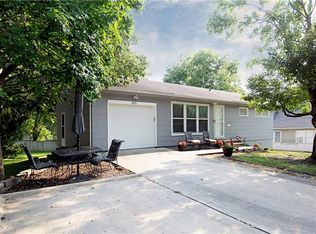 303 NE Forest Ave, Lees Summit, MO 64063