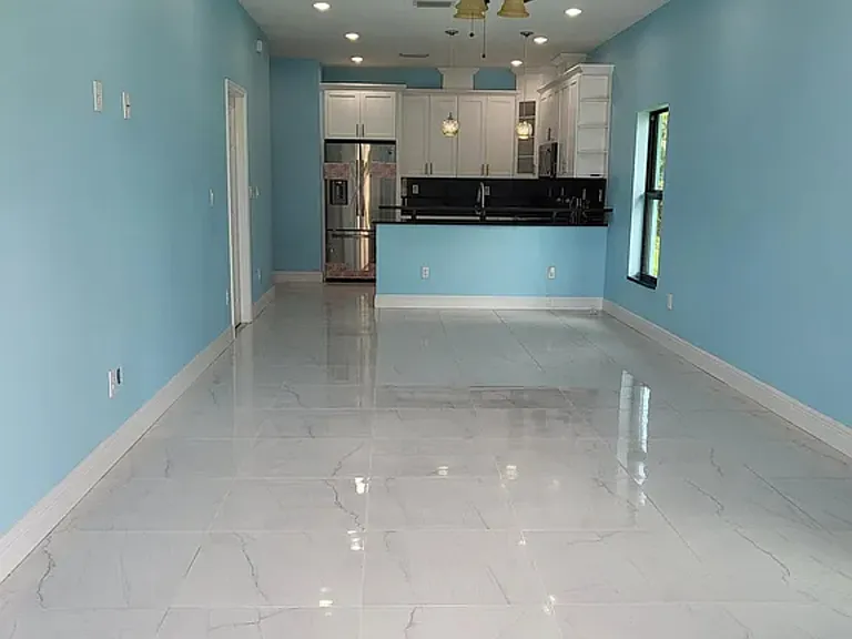 409 Broward Ave — Photo 4