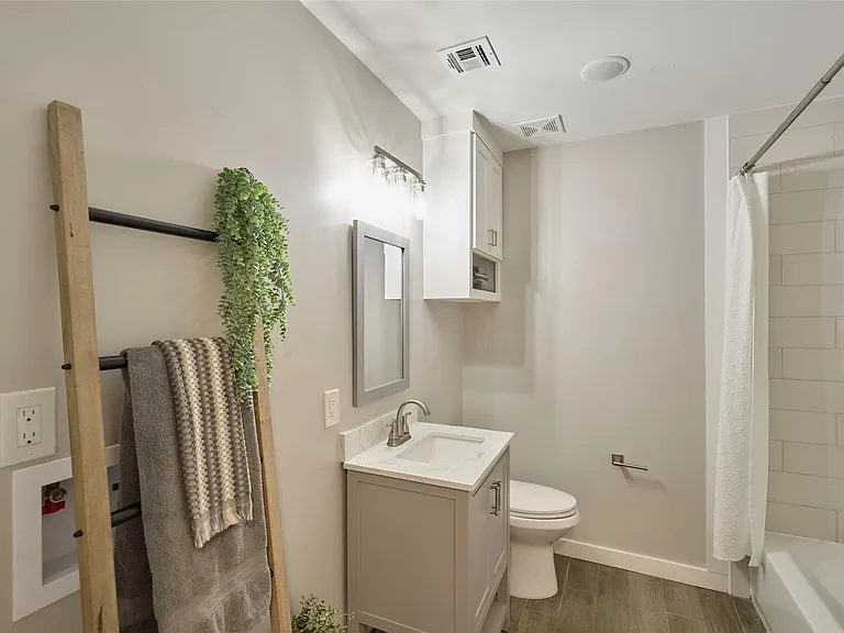 309 S Magnolia St — Photo 22