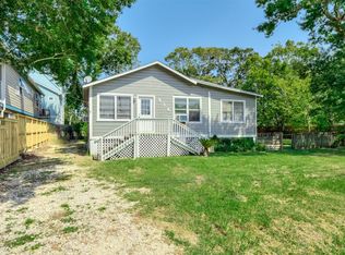 914 Hawthorne Rd, Clear Lake Shores, TX 77565