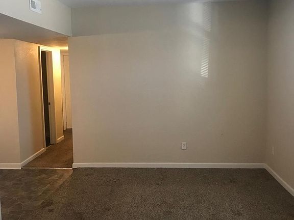 2nd image of 2914-2 E Linwood Blvd #2E
