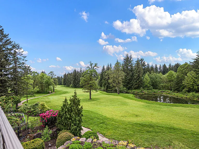 alternate view up the fairway