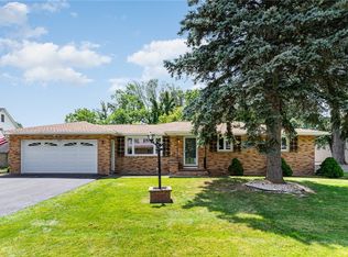 7 Simone Cir, Rochester, NY 14609