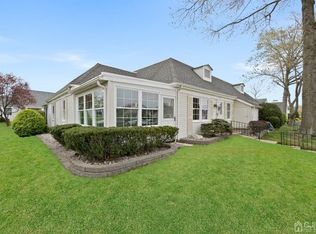 172 Rossmoor Dr, Monroe Township, NJ 08831