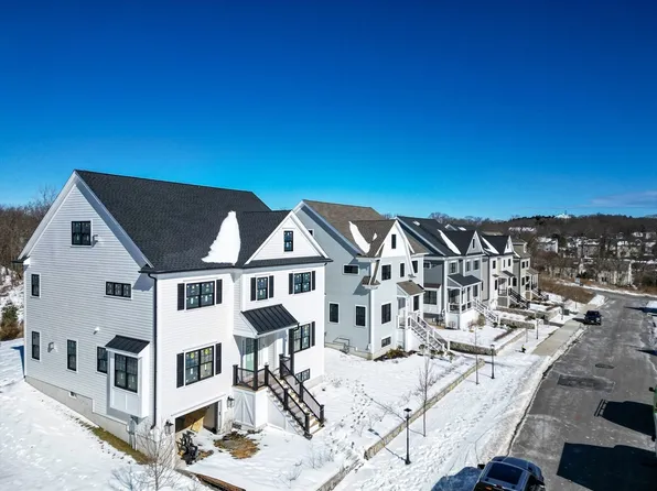 13 Starling St, West Roxbury, MA 02132
