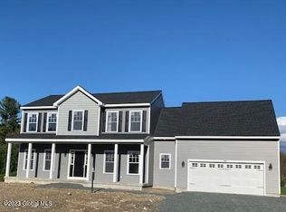 22 Woodland Dr, Castleton On Hudson, NY 12033