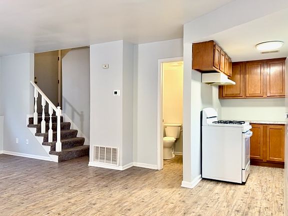 5th image of 521 Cedar St NE