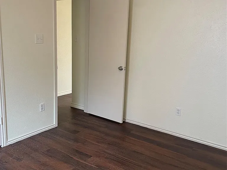 5412 Village Green Dr — Photo 18