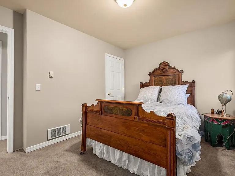 648 Denver St — Photo 16