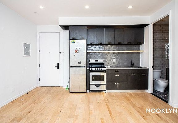 3rd image of 316 Evergreen Ave #1R