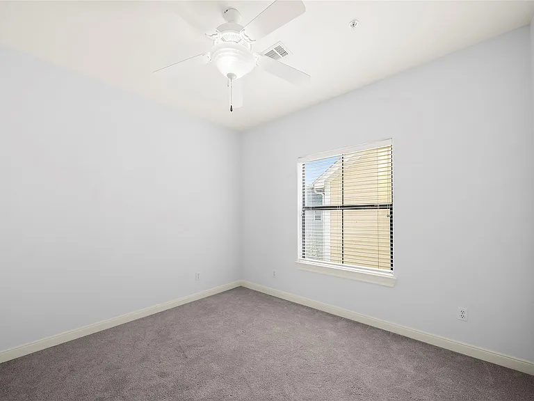 202 McGowen St #F — Photo 23