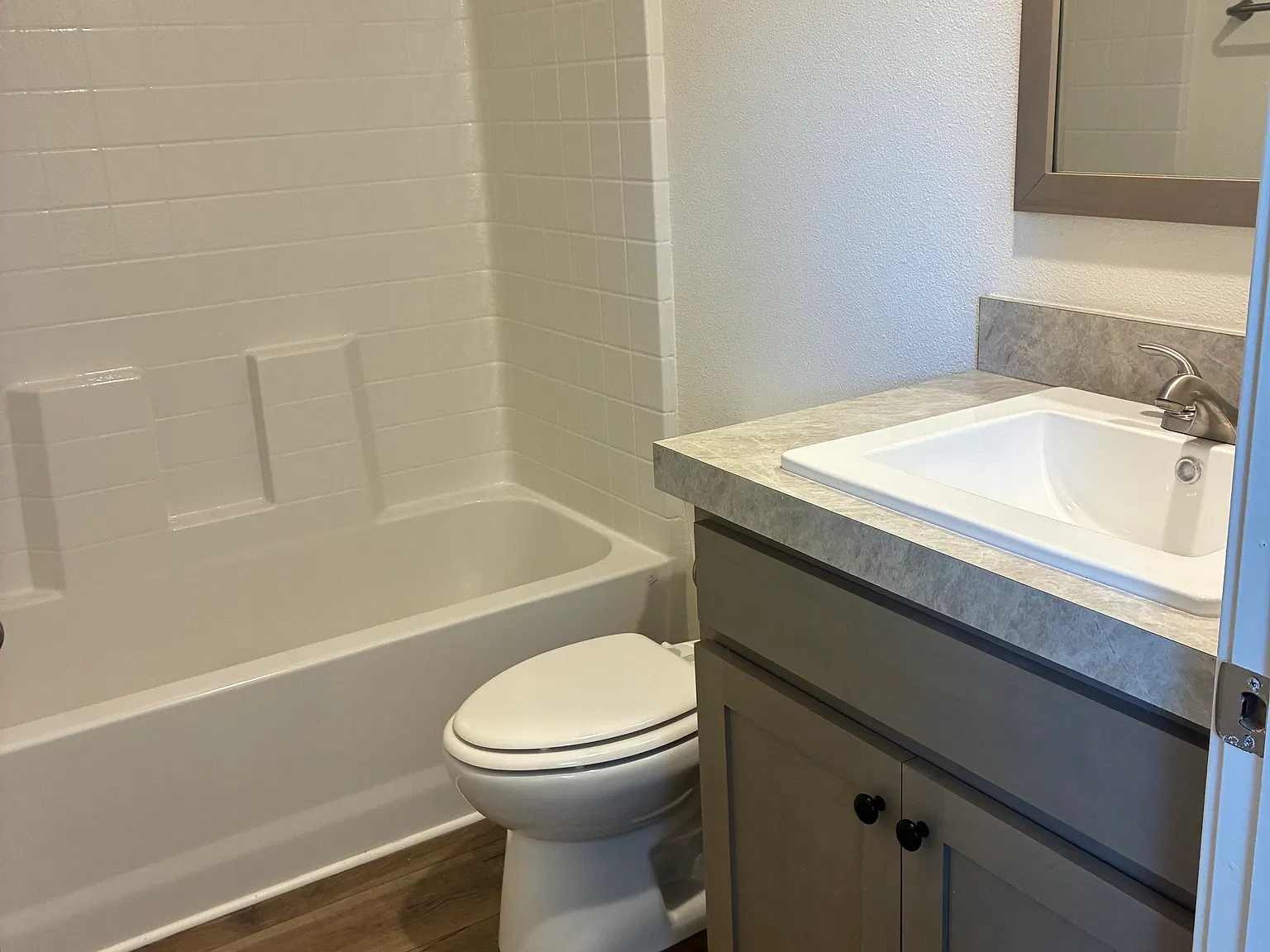 3 bed, 960 sqft, $1,195 — Photo 3