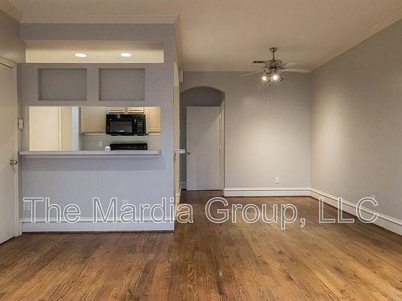 4th image of 3904 Brandon Park Dr