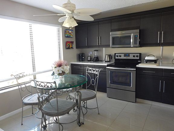 4th image of 5589 Fairway Park Dr APT 202