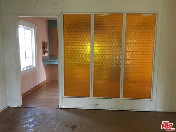 3rd image of 934 N Soldano Ave
