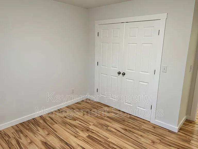 317 Sterling St #B — Photo 22