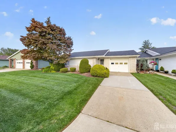 487A Grandin Rd, Monroe Township, NJ 08831