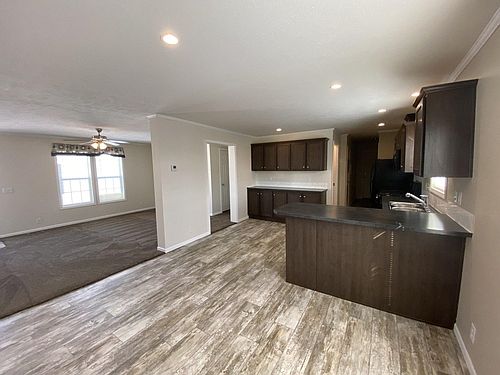 1st image of 526 Continental Cir