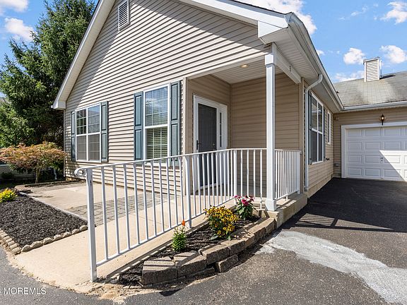 4th image of 35 Fennel Court