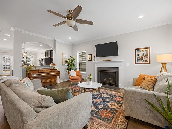 5th image of 20 Howards End Ct