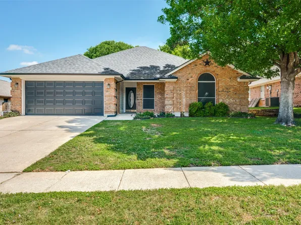 816 Willow Ct, Saginaw, TX 76179