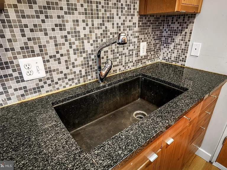 18 E Madison St #4 — Photo 20