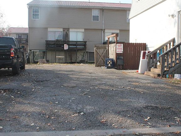 5th image of 307 W College St
