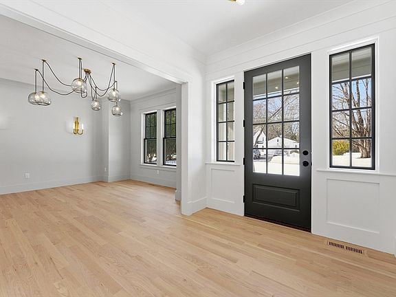 2nd image of 51 Revolutionary Rd