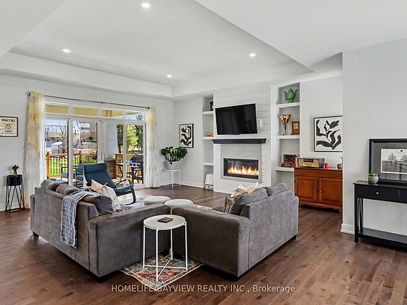 4th image of 315 Autumn Meadow Way