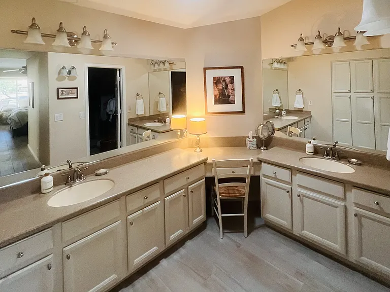 Gracious primary bath with double sinks and plenty of counter space. Solar tube brings in daylight.