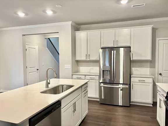 4th image of 1109 Rose Finch Dr