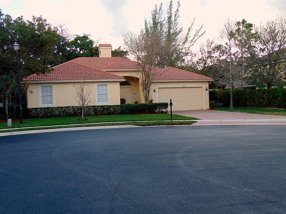 View of home from cul de sac