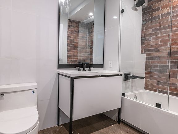5th image of 42-22 27th St #612A1