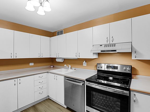 5th image of 211 E Ohio St APT 1414