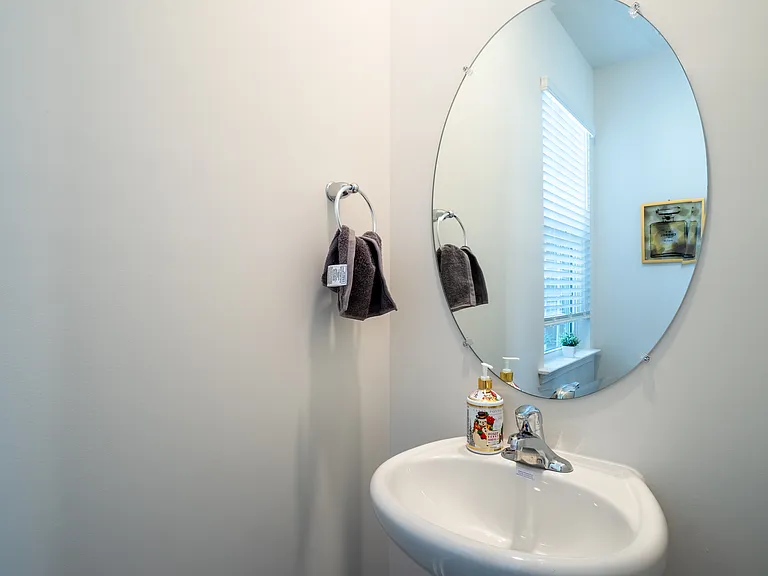 5011 Jayden Dr — Photo 10