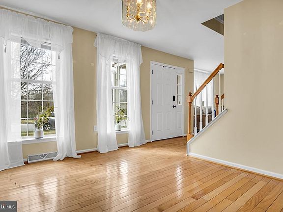 3rd image of 115 Taylor Dr