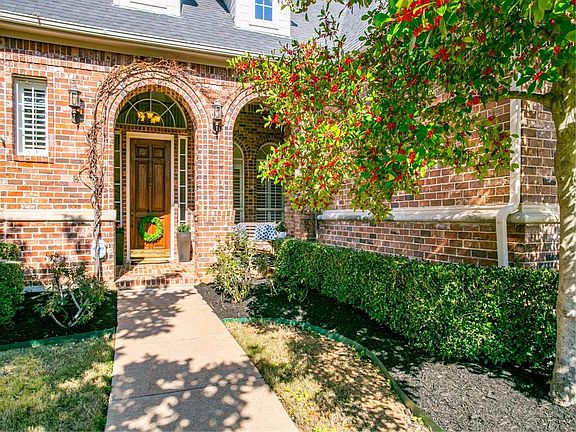 4th image of 1300 Forest Hills Ct