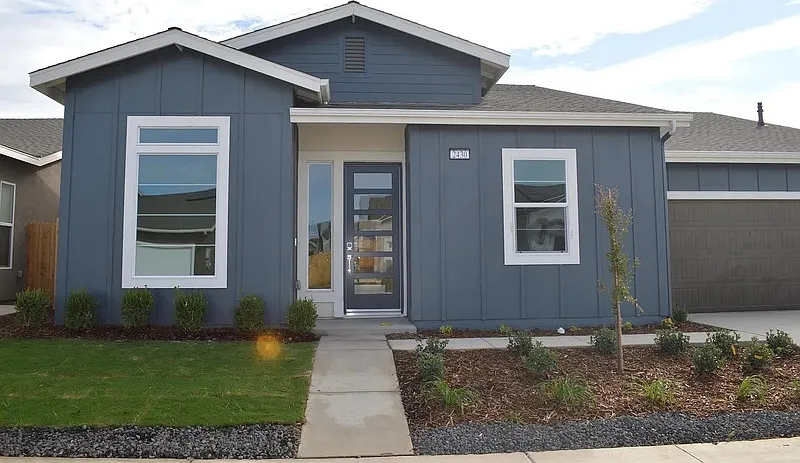 4 bed, 3.0 bath, 2376 sqft, $2,500 — Photo 1