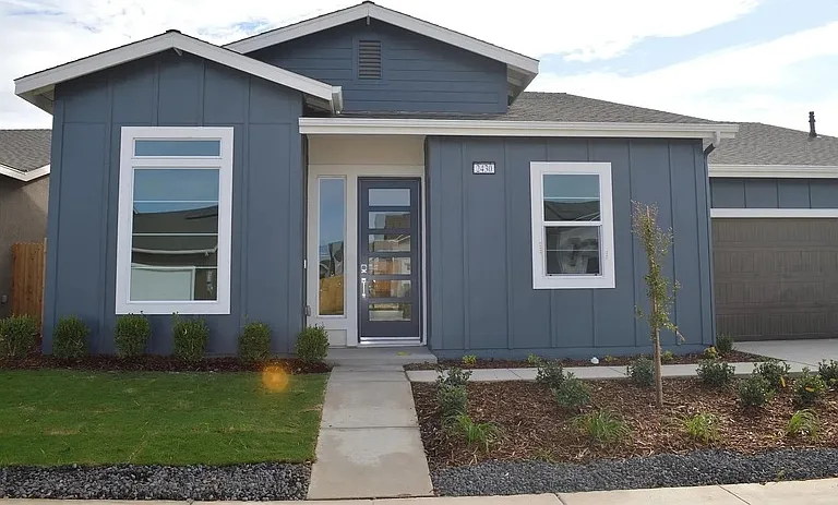 2430 Bastidas Dr — Photo 1