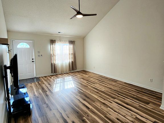 4th image of 182 Kelly Circle