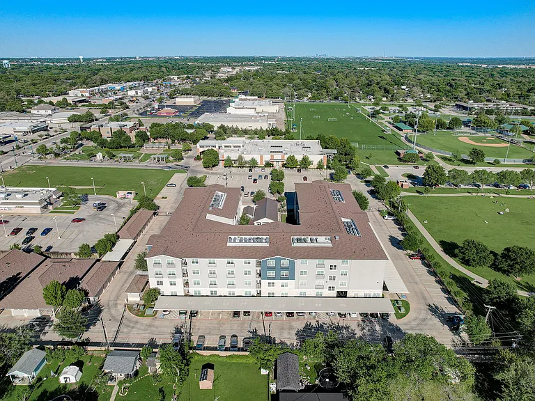 Heritage Village Residences — Photo 33