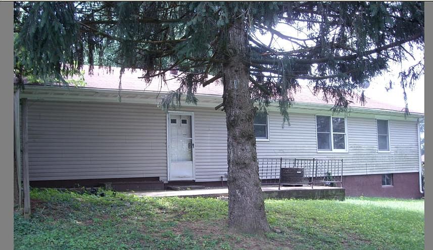 2nd image of 202 E Grandview Dr