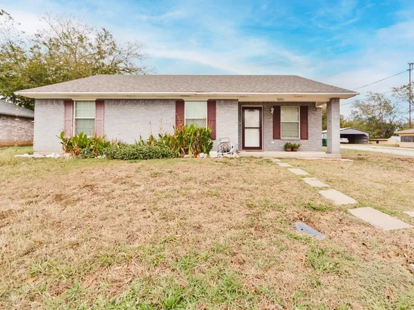 1006 Hulme St, Bowie, TX 76230