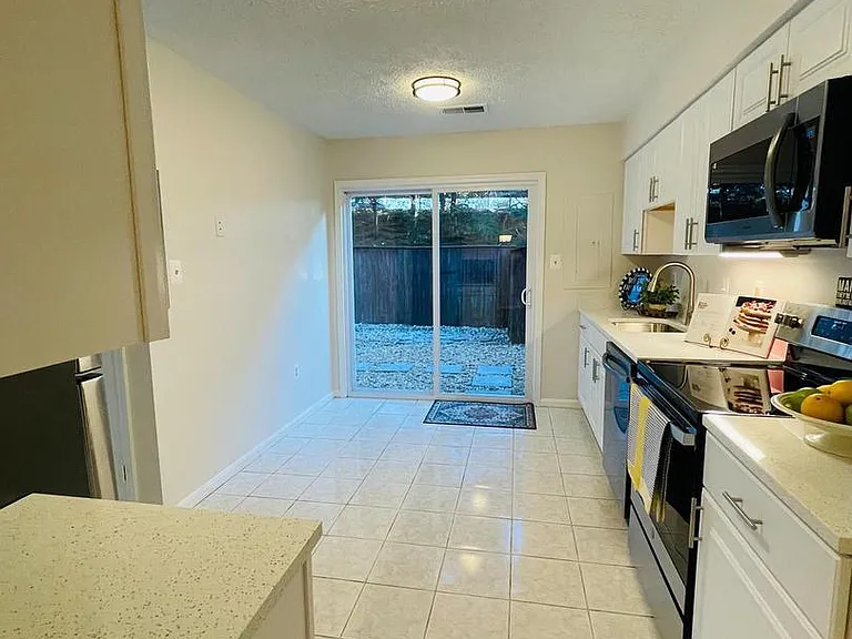 6122 Hoskins Hollow Cir #A — Photo 4